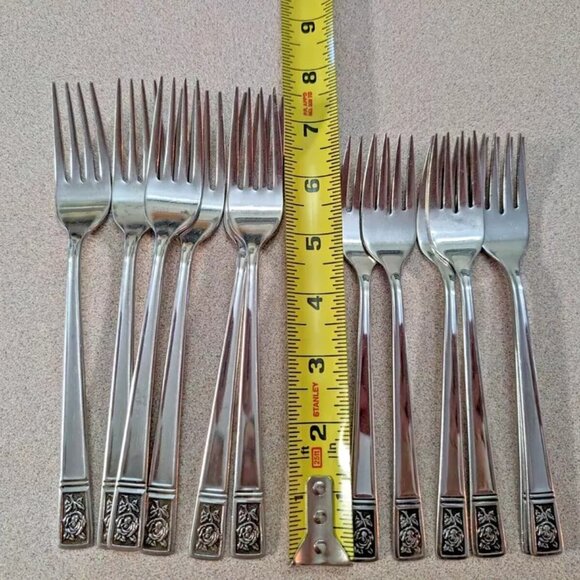 International Deluxe Vintage Rose 30 Piece Flatware Set - Picture 4 of 6